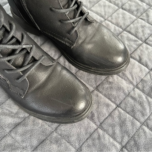 Steve Madden Combat Boots Women Size 7 Black Faux Fur Sock Mimsy Shoe - Picture 9 of 10